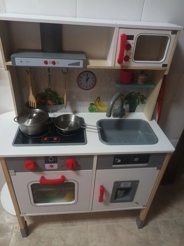 Cocinita de madera infantil