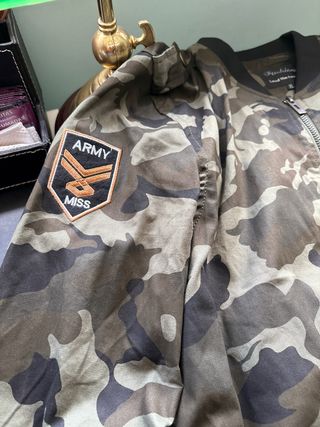 Cazadora militar camuflaje