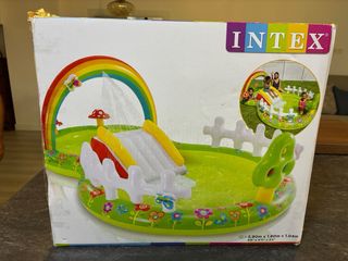 Piscina Infantil Intex con Arcoíris y Tobogán