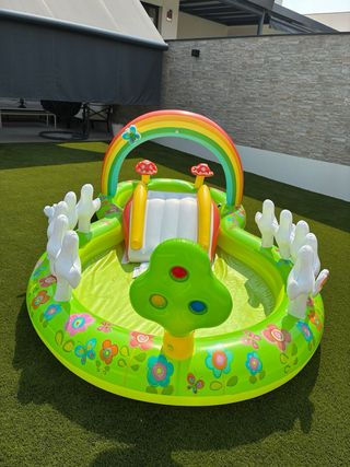 Piscina Infantil Intex con Arcoíris y Tobogán