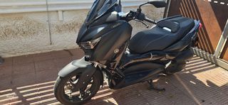 Yamaha XMAX Negra