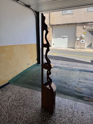 Esquinero de madera antiguo