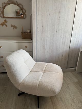 Sillón de borrego beige a estrenar