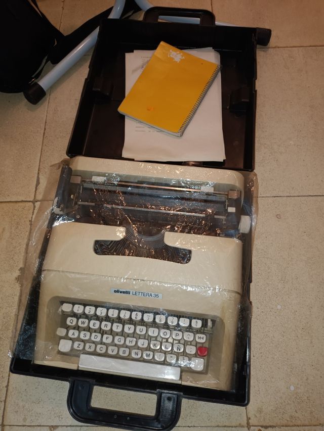 Máquina de escribir Olivetti Lettera 35