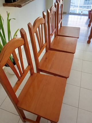 4 Sillas de Comedor de Madera
