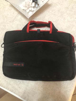 Borsa Tech Air per Notebook Nera e Rossa