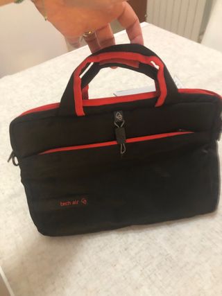 Borsa Tech Air per Notebook Nera e Rossa