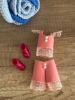 Traje hecho a mano para Neo Blythe polipiel