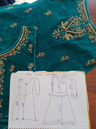 Saya terciopelo bordada Virgen 80-85 cm