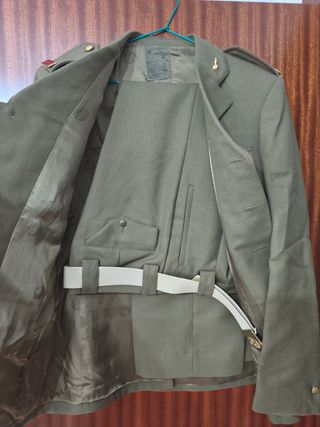 Traje de bonito militar Ejército Tierra verde