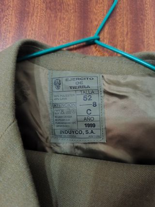 Traje de bonito militar Ejército Tierra verde