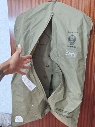 Traje de bonito militar Ejército Tierra verde