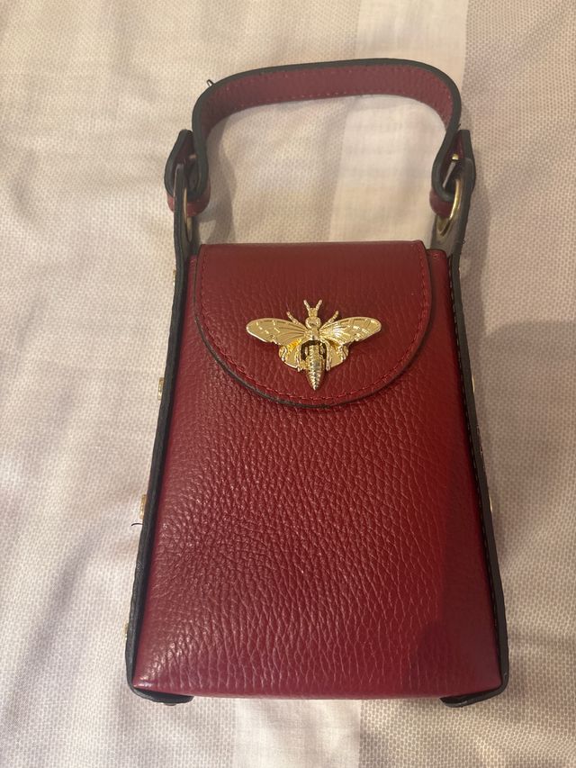 Bolso mini piel con abeja dorada