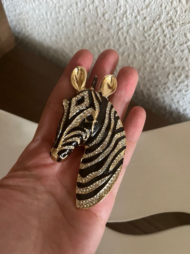 Broche Cebra Dorado y Negro con Brillantes