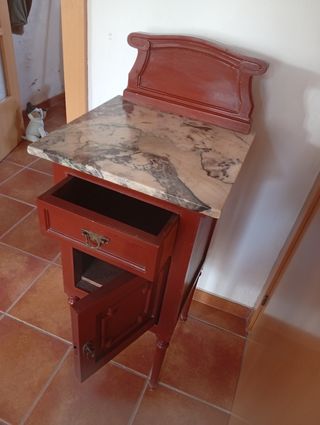 Mueble rústico con tapa de mármol