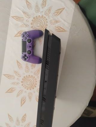 ¡URGE VENTA! PS4 Slim 500GB + 2 Mandos
