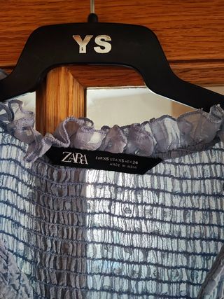 Camisa Zara azul con volantes