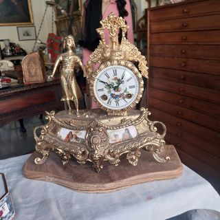 Reloj de Bronce con Imágenes de Porcelana