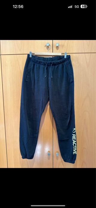 Pantalones deportivos Divided negros