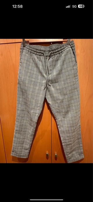 Pantalones de cuadros Bershka grises