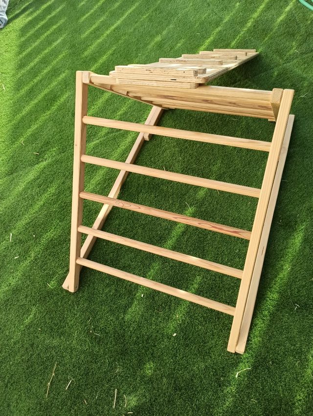 Triángulo Pikler con rampa