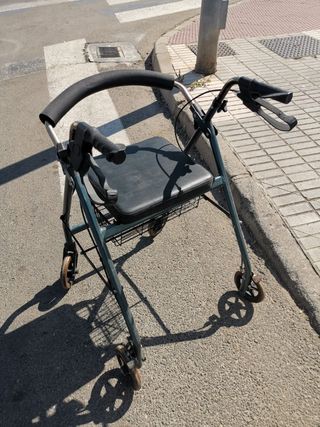 Andador para mayores con asiento