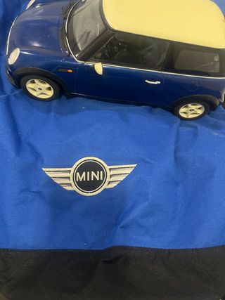 Mini teledirigido azul y crema