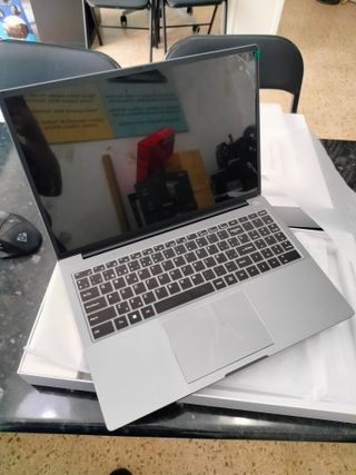 Portátil NUEVO 16" con 16GB RAM, 512GB SSD, CPU i3