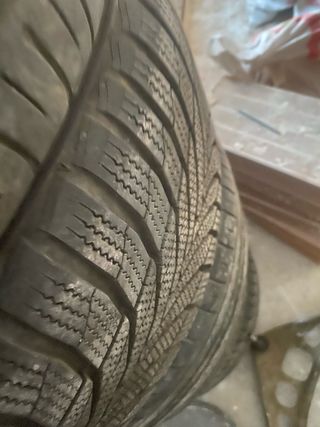 Ruedas BMW 18’ 225/40/ZR18 del y 255/40/ZR1 tras.