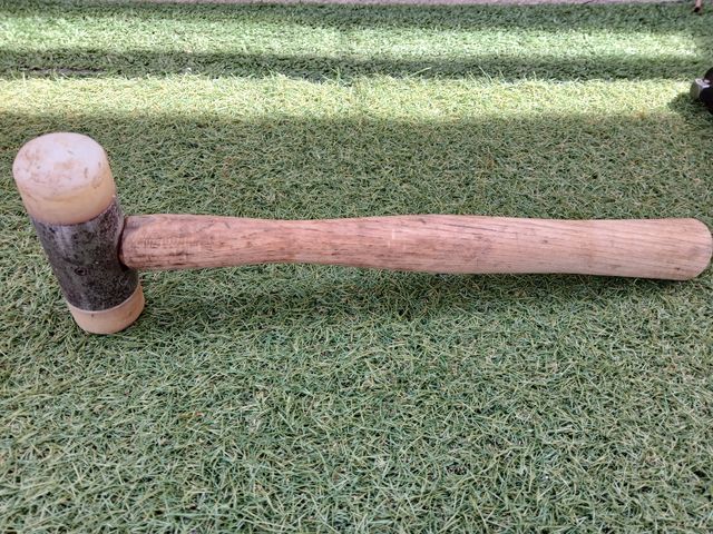 Mazo de nailon y madera