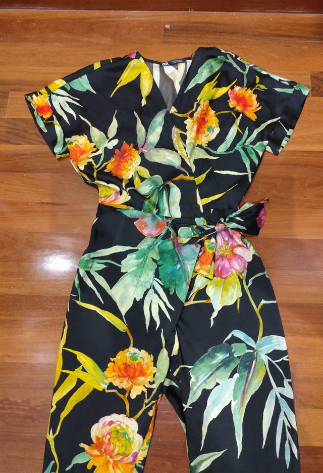 Mono Zara estampado floral. Xs( ver medidas)