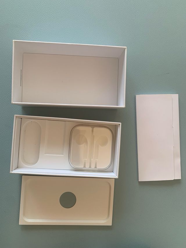 Caja iPhone SE Apple