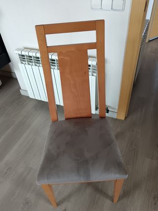  4 Sillas de comedor de madera