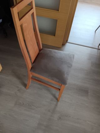  4 Sillas de comedor de madera