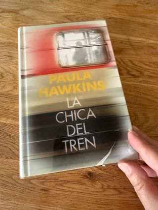 la chica del tren,tiene una pequeña rotura la fund