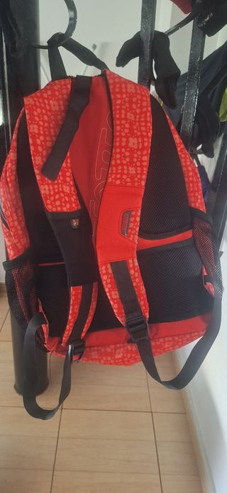 Mochila Chica Totto Roja Estampada