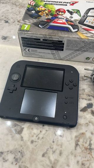 Nintendo 2DS Mario Kart 7 Bundle