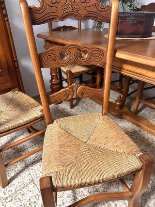 Mesa de comedor y 6 sillas de madera