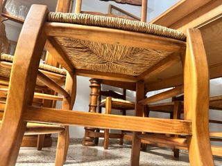 Mesa de comedor y 6 sillas de madera