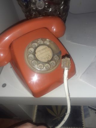 Teléfono fijo 
antiguo naranja CTNE