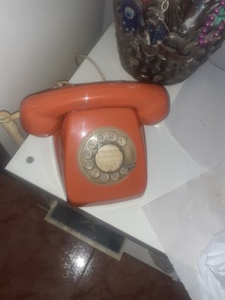 Teléfono fijo 
antiguo naranja CTNE
