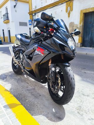 Suzuki GSXR 1000 K8