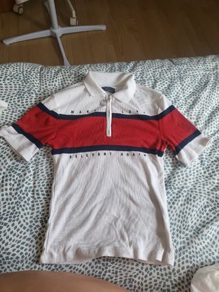 Polo de rayas rojas y blancas
