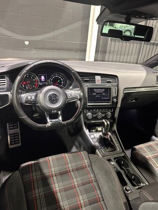 Volkswagen Golf GTI Performance 2.0 TSI 230CV DSG BMT