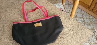 Borsetta Carpisa nera con manici rosa