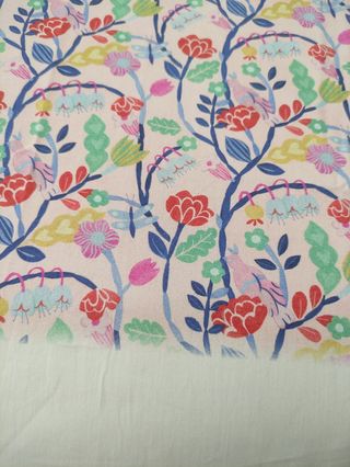 Tela de algodón estampada floral