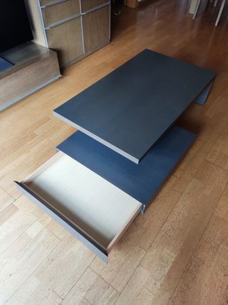 Mesita de comedor de diseño de los 2000.