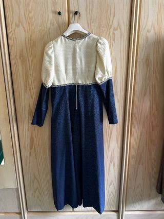 Traje medieval azul y blanco