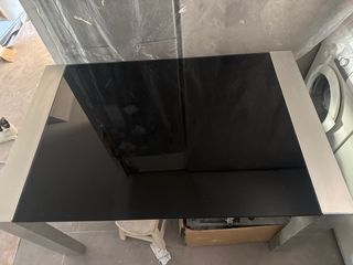 Mesa extensible cristal negro y metal