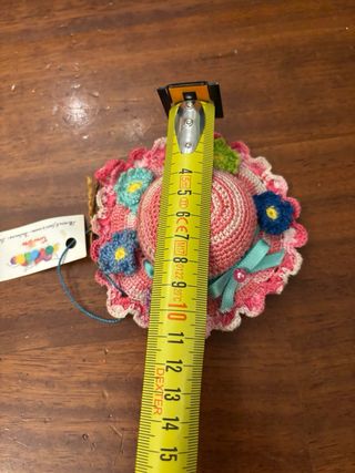 Puntaspilli uncinetto a forma di cappello